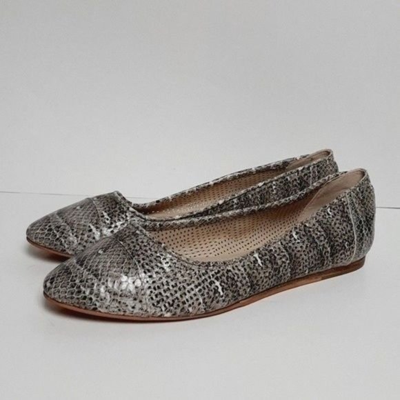 VINCE CAMUTO Lemel Snake Print Leather Ballet Flats Sz 7.5 M - Picture 3 of 11